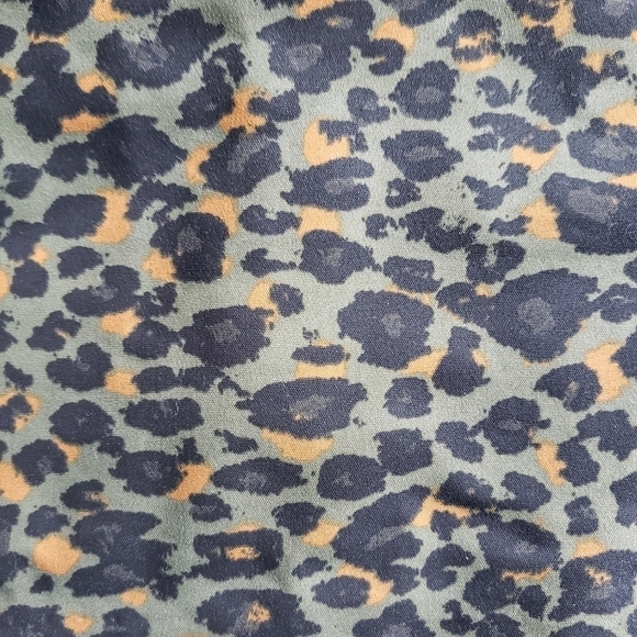 H&M Green Leopard Pencil Skirt Women's 8 Animal Print Sexy Party Work Casual EUC - Picture 5 of 10